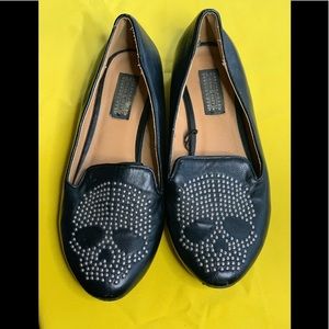 Deena & ozzy black skull silver flats  Size:7
